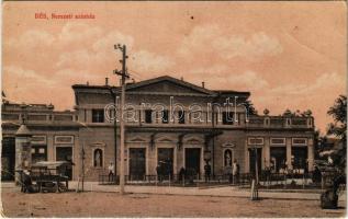 Dés, Dej; Nemzeti színház, piaci árus / theatre, market vendor (gyűrődések / creases)