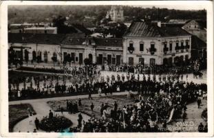 1940 Zilah, Zalau; bevonulás, magyar zászlók, Édes és Seres Samu üzlete / entry of the Hungarian troops, Hungarian flags, shops + 1940 Zilah visszatért So. Stpl.