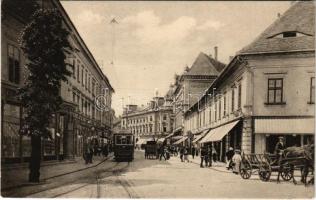 Nagyszeben, Hermannstadt, Sibiu; Disznódi utca, Felsőváros - Oberstadt villamos, üzletek, Római császár szálloda. Karl Graef kiadása / Heltauergasse / street, tram, shops, hotel