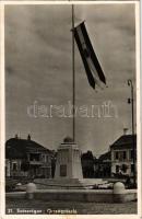 1943 Szászrégen, Sächsisch-Regen, Reghin; országzászló, Móritz Elemér, E. Wermescher üzlete / Hungarian flag, shops (fl)