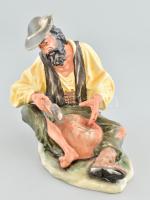 Szegény cipész porcelán figura, szignóval és jelzéssel, kopással, m: 18,5 cm