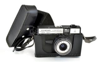 cca 1970-1980 Lomo Smena Symbol szovjet fényképezőgép, T-43 4/40 objektívvel, eredeti tokjában, tokjába szorulva / Vintage USSR camera, in original case