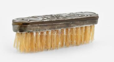 Ezüst (Ag) borítású bajusz kefe, szecessziós, jelzett, h: 6,5 cm