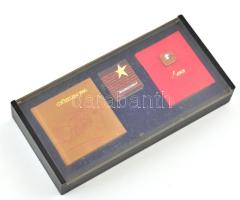 3 db szocialista minikönyv, díszdobozban: Győzelem 1945, Internacionálé, Lenin - Üdvözlet a magyar munkásoknak. Bp., 1974-1975, Kossuth. Számozott (295.)