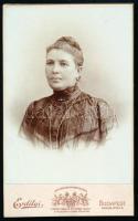 cca 1900 Női portré, keményhátú fotó Erdélyi Mór budapesti műterméből, 10,5×6,5 cm