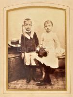 cca 1870-1910 Régi fotóalbum, benne kb. 80 db fotóval, nagyrészt keményhátú fotókkal, de benne néhán...