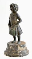 Jelzés nélkül: Kislány. Bronz, kőtalpon, kopott, m: 19 cm
