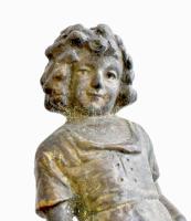 Jelzés nélkül: Kislány. Bronz, kőtalpon, kopott, m: 19 cm