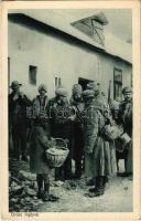 Orosz hadifoglyok. Az Érdekes Újság kiadása / WWI Austro-Hungarian K.u.K. military, Russian POWs (prisoners of war) (EK)