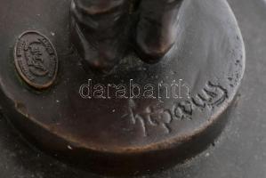 Demétre Haralamb Chiparus (utánöntés) román Art Deco szobrász: Harmonikás gyerek. Bronz, kőtalpon, J...