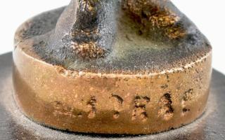 NC jelzéssel: Vándor. Bronz, fatalpon, m: 13,5 cm