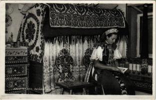 Kalotaszeg, Tara Calatei; Parádes szoba, erdélyi folklór / Transylvanian folklore, room interior (EK)