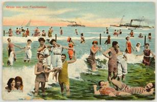 Fürdőzők és strandok - 25 db régi képeslap kis albumban / Bathing people, spas, beaches - 25 pre-1945 postcards in a small album