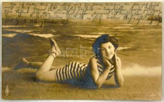 Fürdőzők és strandok - 25 db régi képeslap kis albumban / Bathing people, spas, beaches - 25 pre-194...