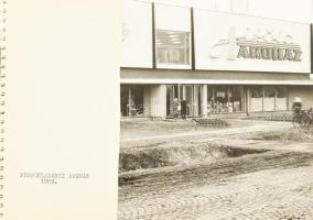 Fotóalbum a SZÖVTERV által tervezett épületek képeivel az ország különböző városaiból, 28 db fotó sp...