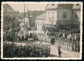 1933 Gyöngyös, levente avatási ünnepség a 14. honv. zenekar jelenlétében, fotó, a hátoldalon feliratozva, 11,5x8 cm