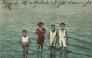 Balatonszárszó fürdőző gyerekek