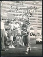 1983 María Caridad Colón kubai gerelyhajító, olimpikon, sajtófotó, a hátoldalon feliratozott, pecséttel jelzett (László Sándor felvétele), 24x18 cm