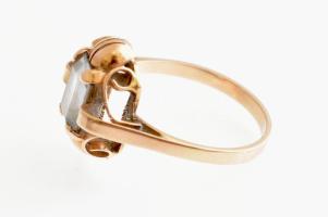 14K arany (Au) gyűrű kék kővel, bruttó: 2,95 g