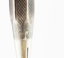 Ezüst (Ag) irón, jelzéssel, h: 8 cm, bruttó: 6,7 g