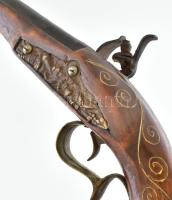 Díszes kovás pisztoly replika, kopásnyomokkal, a fán repedéssel, h: 42 cm