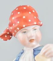 Herendi libát etető lányka. Kézzel festett, jelzett, hibátlan. 18,5 cm