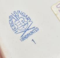 Herendi libát etető lányka. Kézzel festett, jelzett, hibátlan. 18,5 cm