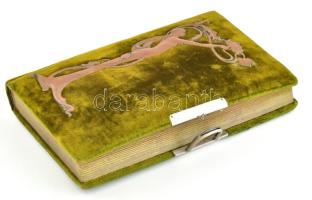Szecessziós díszkönyv, bársonyborítású, préselt réz verettel, korának megfelelő állapotban, 31x22 cm...