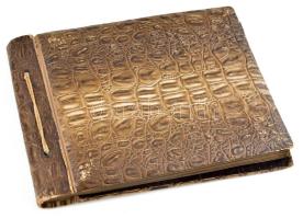 cca 1940-1960 Családi fotóalbum, kb. 40 db fotóval (nagyrészt 18x13 cm körül), harántalakú, zsinórfű...