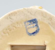 Alt Wien jelzéssel ülő hölgy figura, hibátlan, m: 7 cm