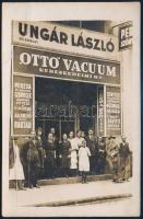 cca 1920 Budapest, Ungár László szőnyegüzlete, fotólap, felületén törésnyom, 13×9 cm