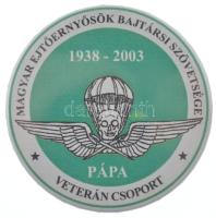 2003. Magyar Ejtőernyősök Bajtársi Szövetsége - Veterán Csoport, 1938-2003 - Pápa műanyag kitűző (37mm) T:UNC