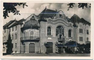 1939 Kecskemét, Iparos otthon. Erdey Béla étterem és részvény sörcsarnok. Leporellolap 10 kis képpel