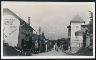 1932 Újtátrafüred, fodrászat, fotó, hátoldalon feliratozva, 6,5×10,5 cm