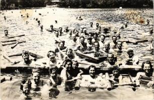 1942 Szováta, Sovata; fürdőzők / bathing people in the lake. photo (fl)