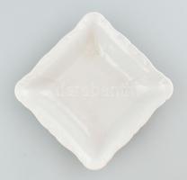 Zsolnay fehér porcelán tál, pereménél domború díszítéssel, jelzéssel, sérülésmentes, 23x23 cm