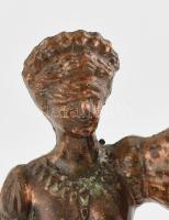 Jelzés nélkül: Justitia, réz szobor márvány talapzaton, patinával, m: 26 cm