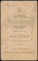 1890 Huszár egész alakos fényképe, Matskó Károly nagyváradi műterméből, 10,5×6,5 cm
