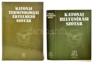 2 db militária témájú könyv: Katonai Helyesírási Szótár. Budapest, 2013, Zrínyi. Második, átdolgozott kiadás. Kiadói kartonált papírkötés, jó állapotban. + Katonai terminológiai értelmező szótár. Budapest, 2015, Zrínyi. Kiadói kartonált papírkötés, zsugorfóliában.