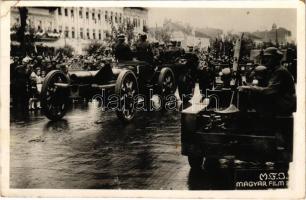 1940 Marosvásárhely, Targu Mures; bevonulás, ágyú ás gépfegyver szállító kocsik / entry of the Hungarian troops, military trucks transporting cannons and machine guns (EK)