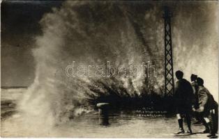 1928 Viareggio, Molo / waves crashing on the jetty. photo (Rb)