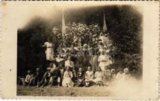 Ilonca, Ilnicja, Il'nytsya, Ilnytsya; Iloncai iskolásokkal nagy kiránduláson a Kobza kőnél fent a magas hegyekben / students from Ilnytsya on a hike. photo (Rb)