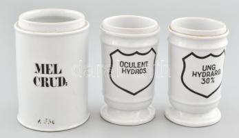 3 db gyógyszertári edény: 2 db Zsolnay, egy másik jelzéssel. Tető nélkül 12, 13,5 cm