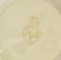 3 db gyógyszertári edény: 2 db Zsolnay, egy másik jelzéssel. Tető nélkül 12, 13,5 cm