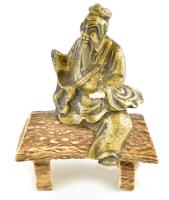 Kínai bölcs réz szobor, csont kézzel, egyik letört, törött fán. 12 cm
