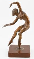 Kerényi Jenő: Art Deco táncos figura. Öntött, festett fém, fa talapzaton jelzett. kopott 29 cm