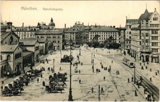 München, Munich; Bahnhofsplatz / railway station, tram, horse-drawn carriages (glue marks)