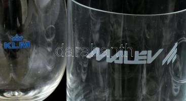 10 darab üvegpohár különböző légitársaságok jelzésével, közte holland, svájci légitársaság, Malév, s...