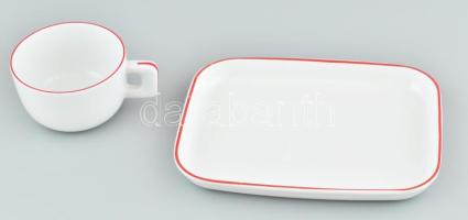 Air France légitársaság egyszemélyes kávékínáló szett, műanyag tálca egy porcelán pohárral, jelzéssel, kis kopással, 18x13cm, pohár m: 5 cm