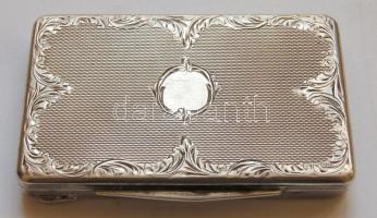 Rendkívül dekoratív vésett ezüst névjegykártya tartó aranyozott belső résszel 45g